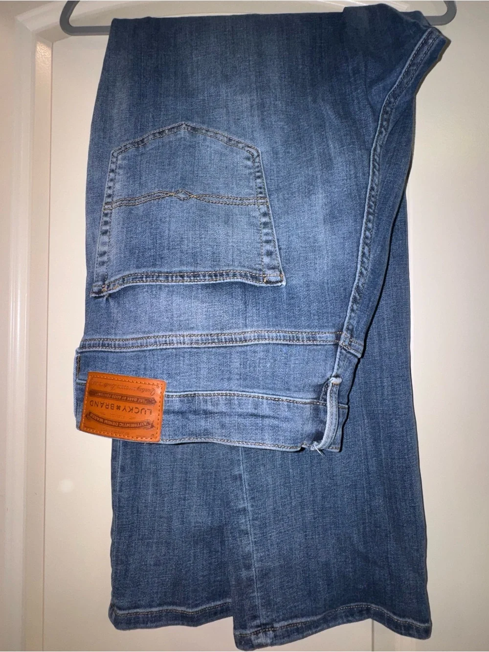 Lucky Brand Men’s Straight Leg Blue Denim Jeans